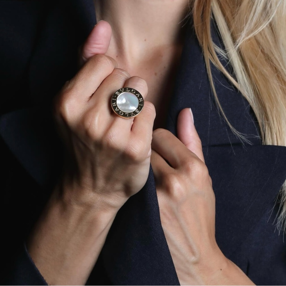 BVLGARI BVLGARI white mother of pearl and 18ct gold statement women’s ring - Picture 8 of 9